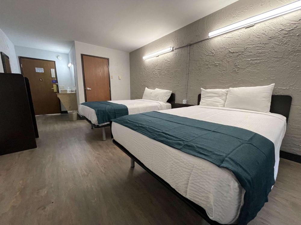 Quadruple Room - Non-Smoking interior
